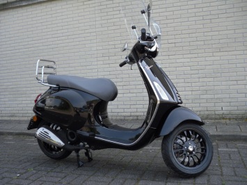 Vespa Primavera Black Sport Special