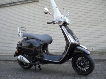 Vespa Primavera Black Sport Special