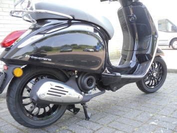 Vespa Primavera Black Sport Special