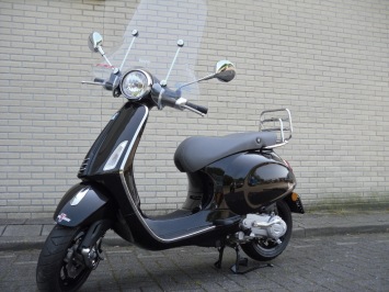 Vespa Primavera Black Sport Special