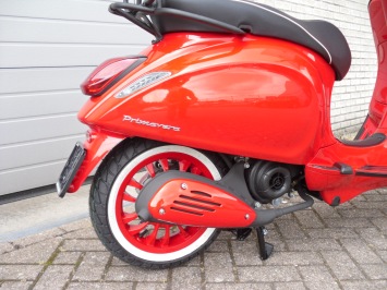 Vespa Primavera Red Sport Special