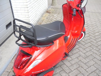 Vespa Primavera Red Sport Special