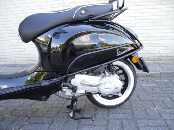 Vespa Sprint Black Sport Special Chesterfield