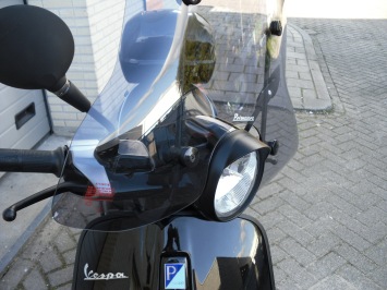 Vespa Primavera Black