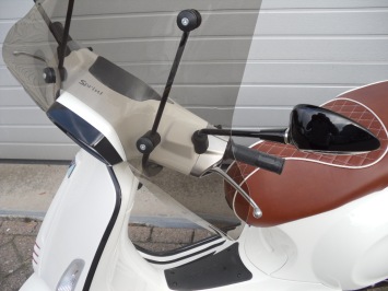 Vespa Sprint White Special Chesterfield