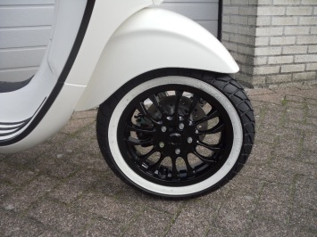 Vespa Sprint White Special Chesterfield