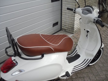 Vespa Sprint White Special Chesterfield