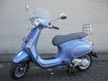 Vespa Primavera Celeste Special