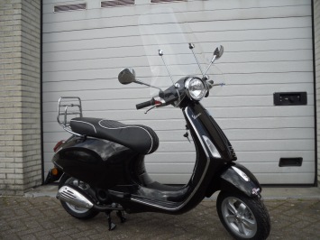 Vespa Primavera Special Aktie