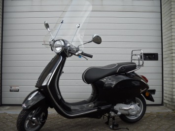 Vespa Primavera Special Aktie