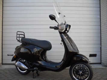 Vespa Sprint Black Sport Special