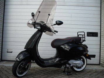 Vespa Sprint Black Sport Special White Wall