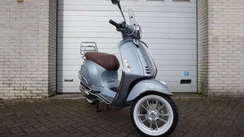 Vespa Primavera Grigio Special E5