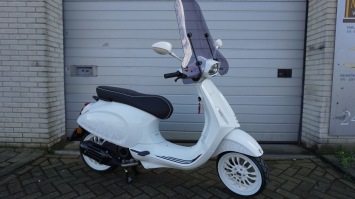 Vespa Sprint Justin Bieber Special