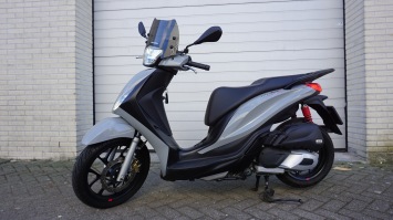 Piaggio Medley Sport 125cc nieuwstaat incl verlengde garantie