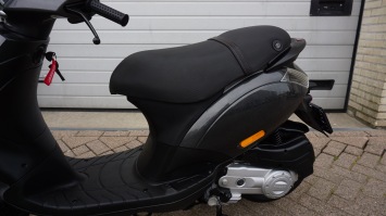 Piaggio Zip Special Psycadelic nieuwstaat