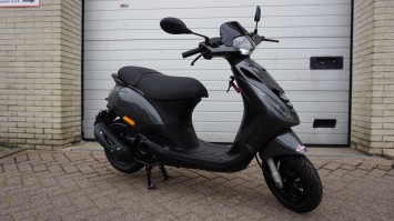 Piaggio Zip Special Psycadelic nieuwstaat