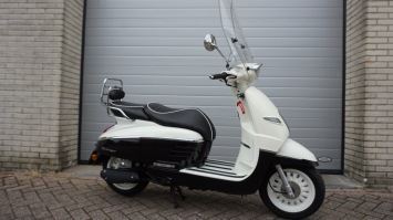 Peugeot Django incl windscherm en drager