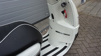 Peugeot Django incl windscherm en drager