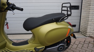 Vespa Sprint Elettrica Demo nieuwstaat incl drager en windscherm