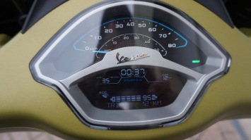 Vespa Sprint Elettrica Demo nieuwstaat incl drager en windscherm