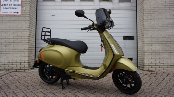 Vespa Sprint Elettrica Demo nieuwstaat incl drager en windscherm
