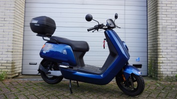 Niu NQI Ext Range elektrische brom scooter incl koffer