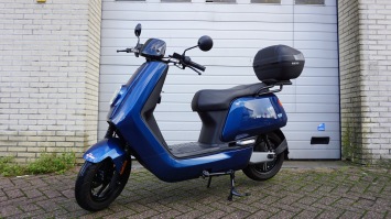 Niu NQI Ext Range elektrische brom scooter incl koffer