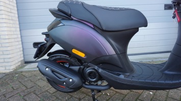Piaggio Zip Special E5 nieuwstaat Dragon Cameleon Mat