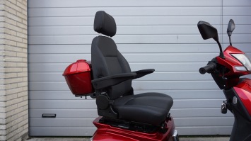 Vista Comfort 4-Wiel Scootmobiel 2025 nieuwstaat incl dubbele accu en koffer