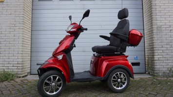 Vista Comfort 4-Wiel Scootmobiel 2025 nieuwstaat incl dubbele accu en koffer
