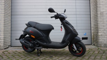 Piaggio Zip S Special E5 nieuwstaat Mat Zwart -December 2024