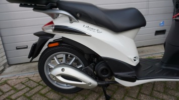 Piaggio Liberty 4T inclusief windscherm en koffer