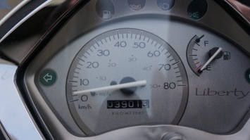 Piaggio Liberty 4T inclusief windscherm en koffer