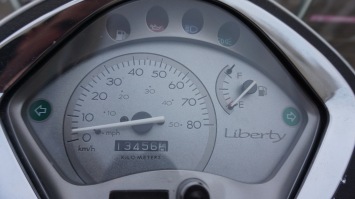 Piaggio Liberty 4T inclusief windscherm en koffer -2