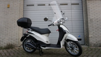 Piaggio Liberty 4T inclusief windscherm en koffer -2
