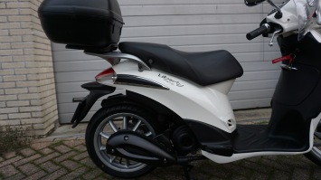 Piaggio Liberty 4T inclusief windscherm en koffer -2