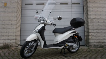 Piaggio Liberty 4T inclusief windscherm en koffer -2