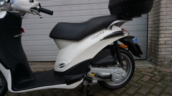 Piaggio Liberty 4T inclusief windscherm en koffer -2
