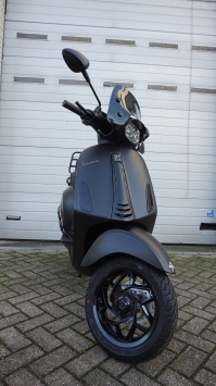 Vespa Sprint FL Euro 5+ Special full Black tm 31-1-2026 aanbieding!