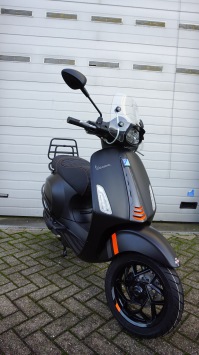 Vespa Sprint FL Euro 5+ Special Black notte luxe zadel tm 31-1-2026 aanbieding!
