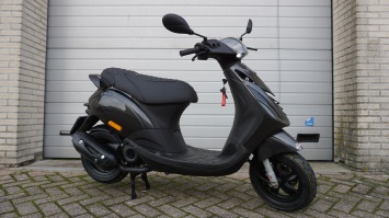 Piaggio Zip S Special E5 Carbon