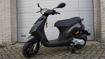 Piaggio Zip S Special E5 Carbon
