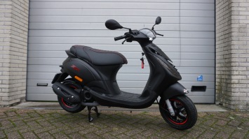 Piaggio Zip S Special E5 nieuwstaat Mat Zwart -December 2024