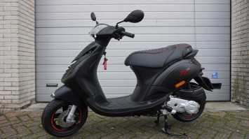 Piaggio Zip S Special E5 nieuwstaat Mat Zwart -December 2024