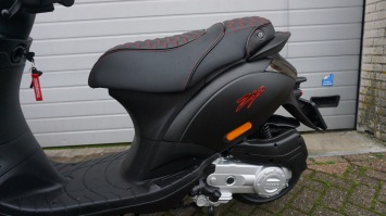 Piaggio Zip S Special E5 nieuwstaat Mat Zwart -December 2024