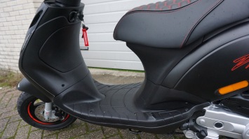 Piaggio Zip S Special E5 nieuwstaat Mat Zwart -December 2024