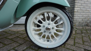 Vespa Primavera Verde Super Special E5+ aanbieding tm 28-2-2026