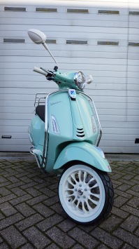 Vespa Primavera Verde Super Special E5+ aanbieding tm 28-2-2026