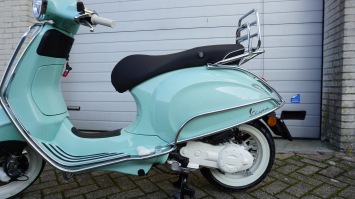Vespa Primavera Verde Super Special E5+ aanbieding tm 28-2-2026